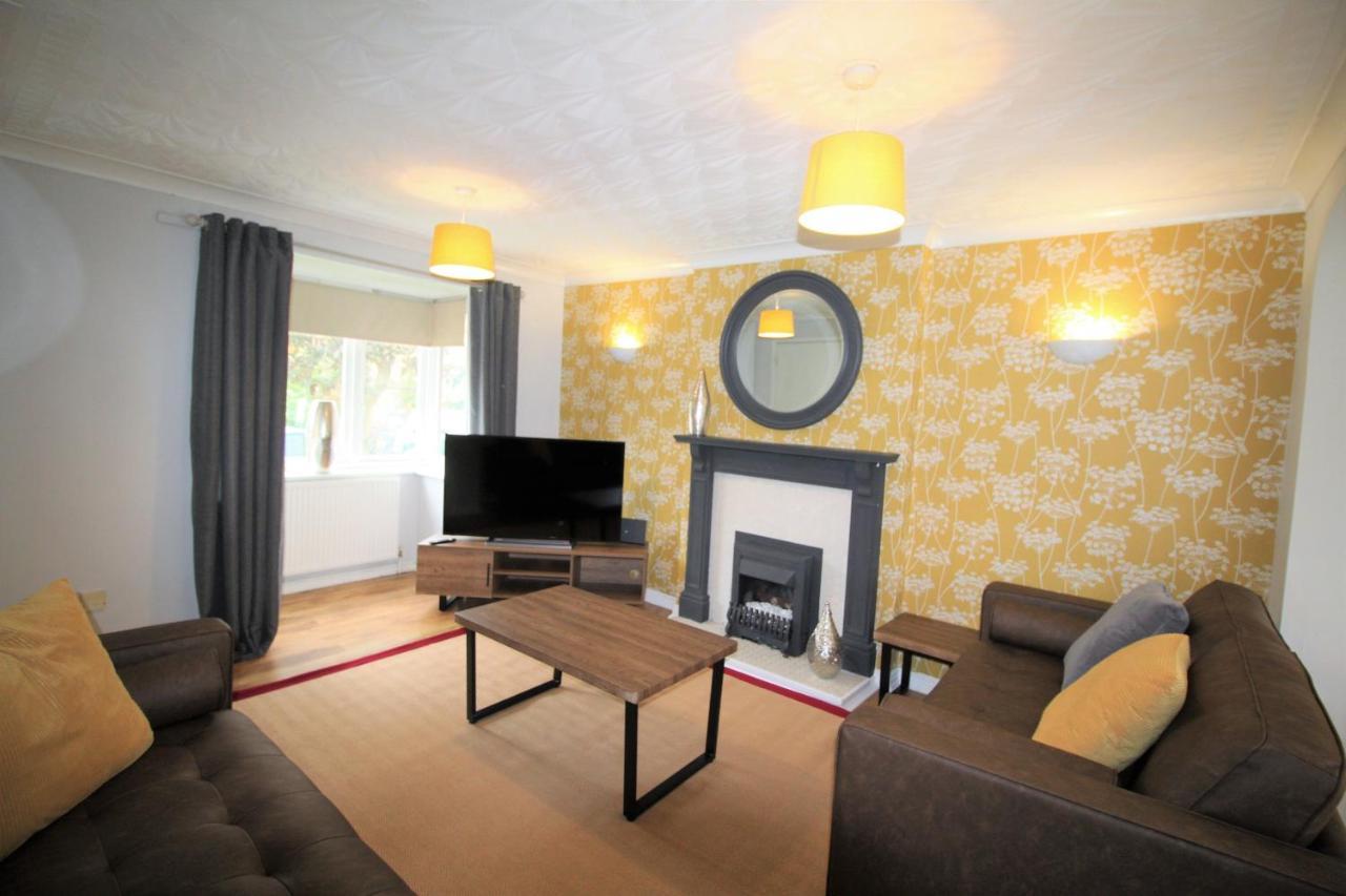 Doncaster - Warmsworth - Great Customer Feedback - 3 Bed Detached House - Private Garden & Parking Plus Garage - Quiet Cul De Sac Location - Dog Friendly - Fast Wifi - Close To Motorway Access Exterior photo