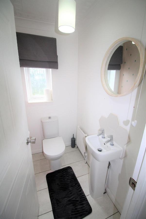 Doncaster - Warmsworth - Great Customer Feedback - 3 Bed Detached House - Private Garden & Parking Plus Garage - Quiet Cul De Sac Location - Dog Friendly - Fast Wifi - Close To Motorway Access Exterior photo