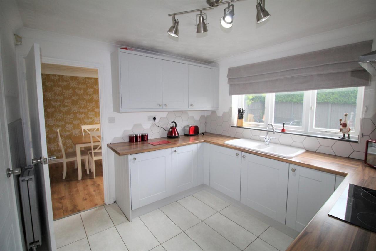 Doncaster - Warmsworth - Great Customer Feedback - 3 Bed Detached House - Private Garden & Parking Plus Garage - Quiet Cul De Sac Location - Dog Friendly - Fast Wifi - Close To Motorway Access Exterior photo